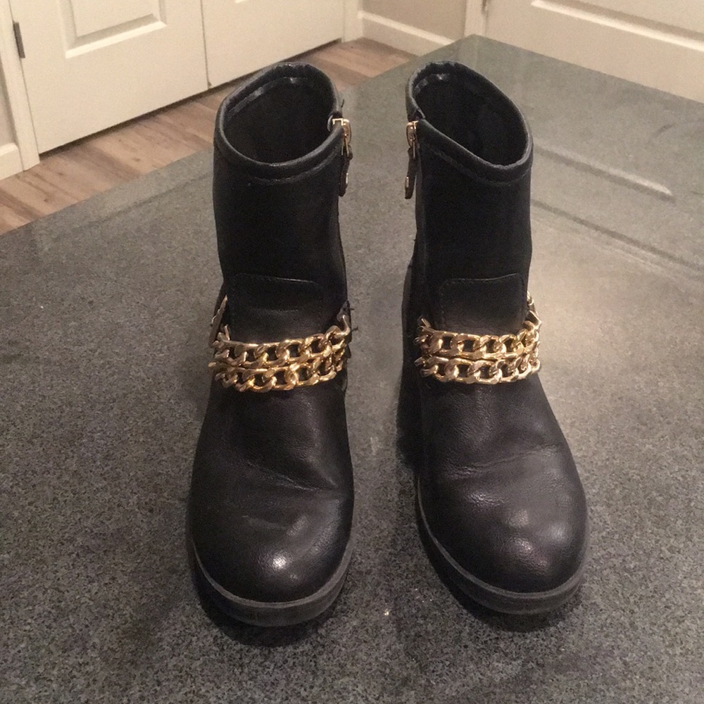 Gold Link Black Boots
